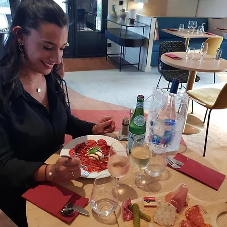 Kyriad - Aeroport Hotel 3*