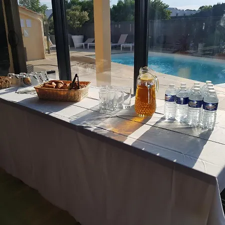 Kyriad - Aéroport 3*