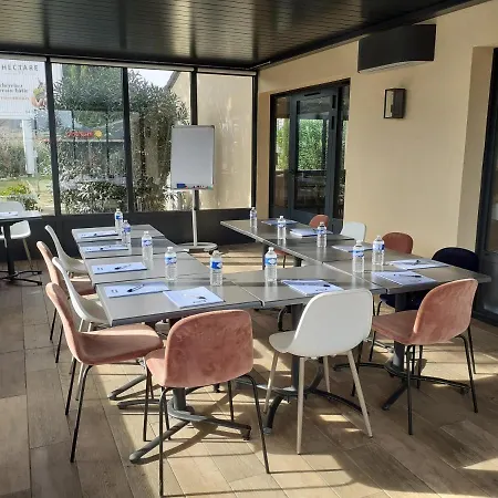 Kyriad - Aéroport 3*