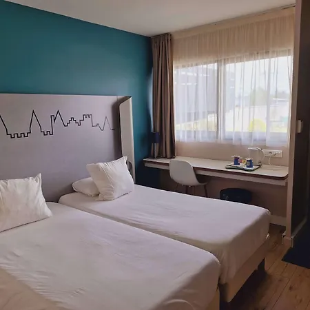 Kyriad - Aéroport 3*