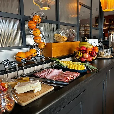 Kyriad - Aeroport Hotel 3*