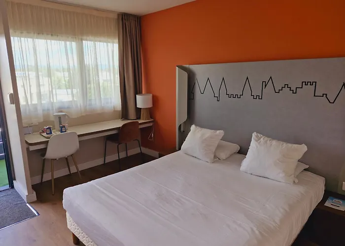 Kyriad - Aeroport Hotel 3*