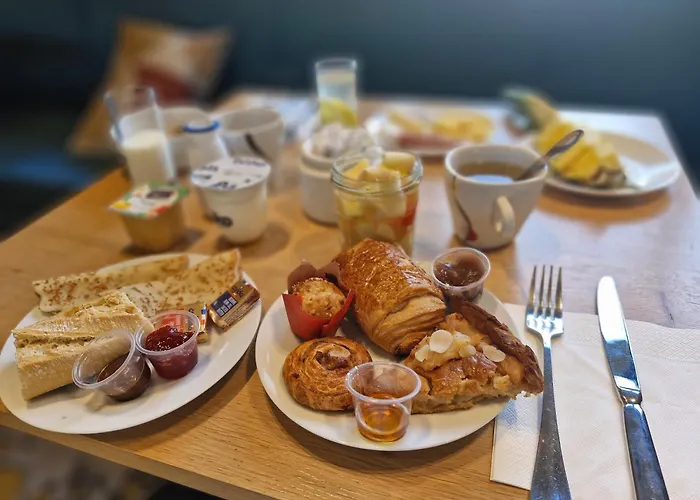 Kyriad - Aeroport Hotel 3*