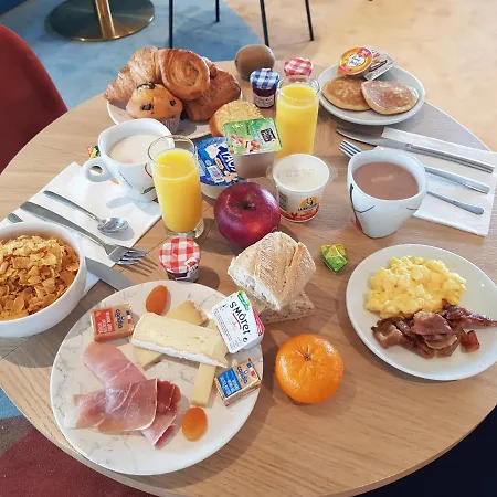 Kyriad - Aéroport 3*